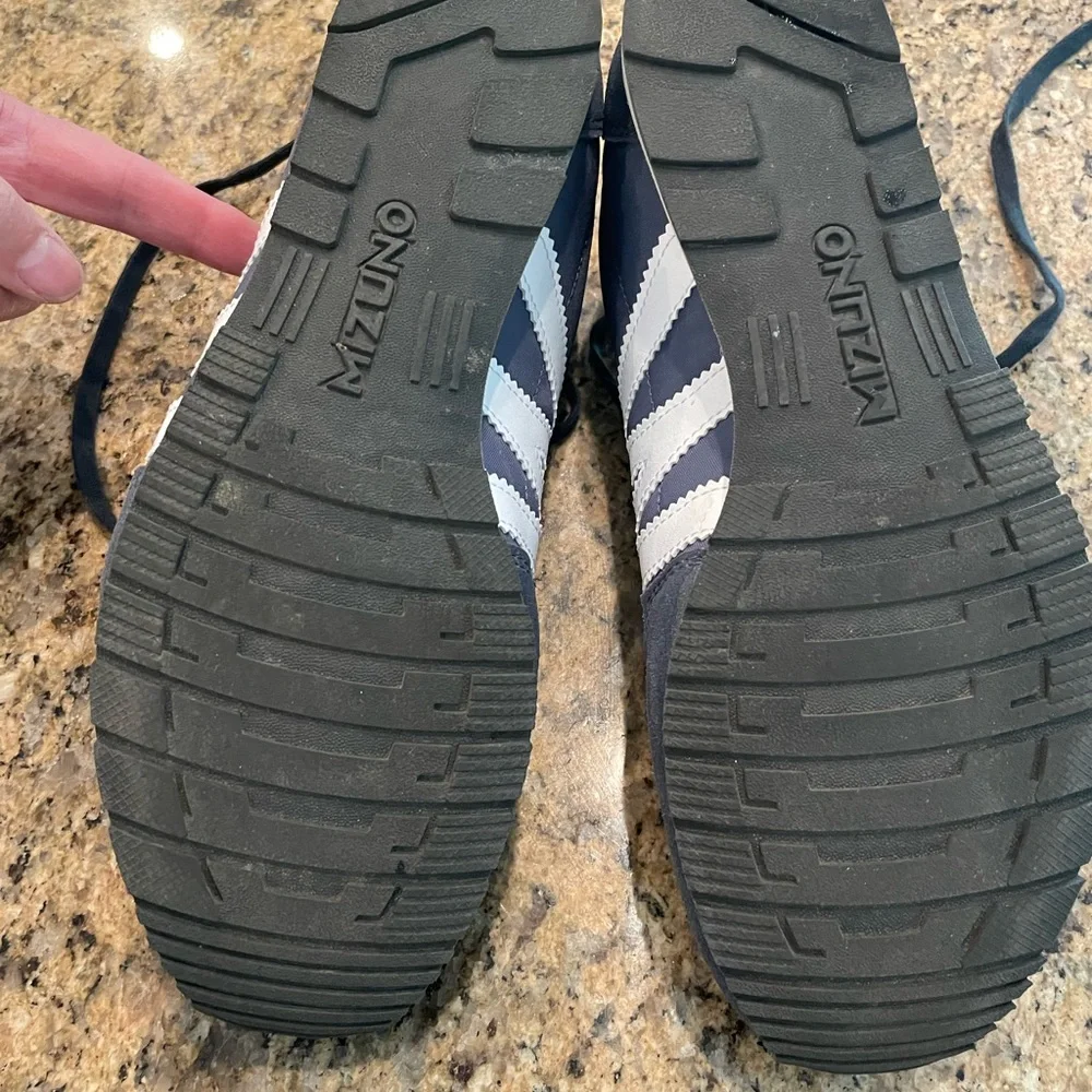 Men's Navy and White Sneakers. Hard to find Mizuno! - Picture 7 of 11